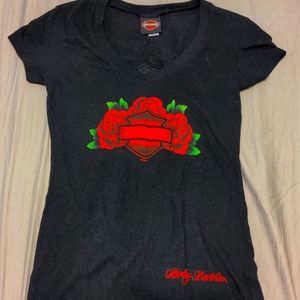 Harley Davidson black rose logo v-neck short sleeve t-shirt size small. Like new